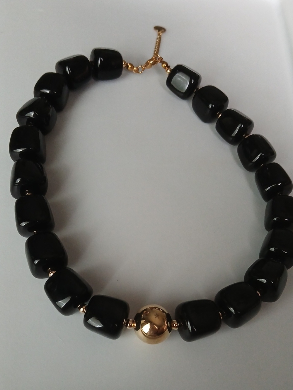 Fashion Jewelry Black Beaded Necklace with Gold Accent Bead